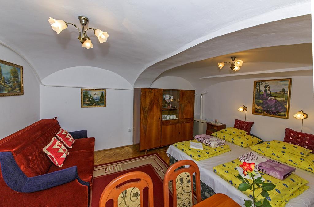 Barokk Vendégház Eger Habitación foto