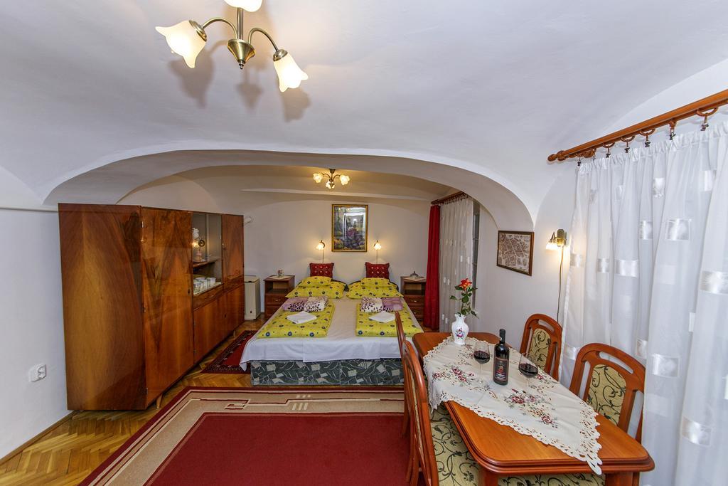 Barokk Vendégház Eger Habitación foto